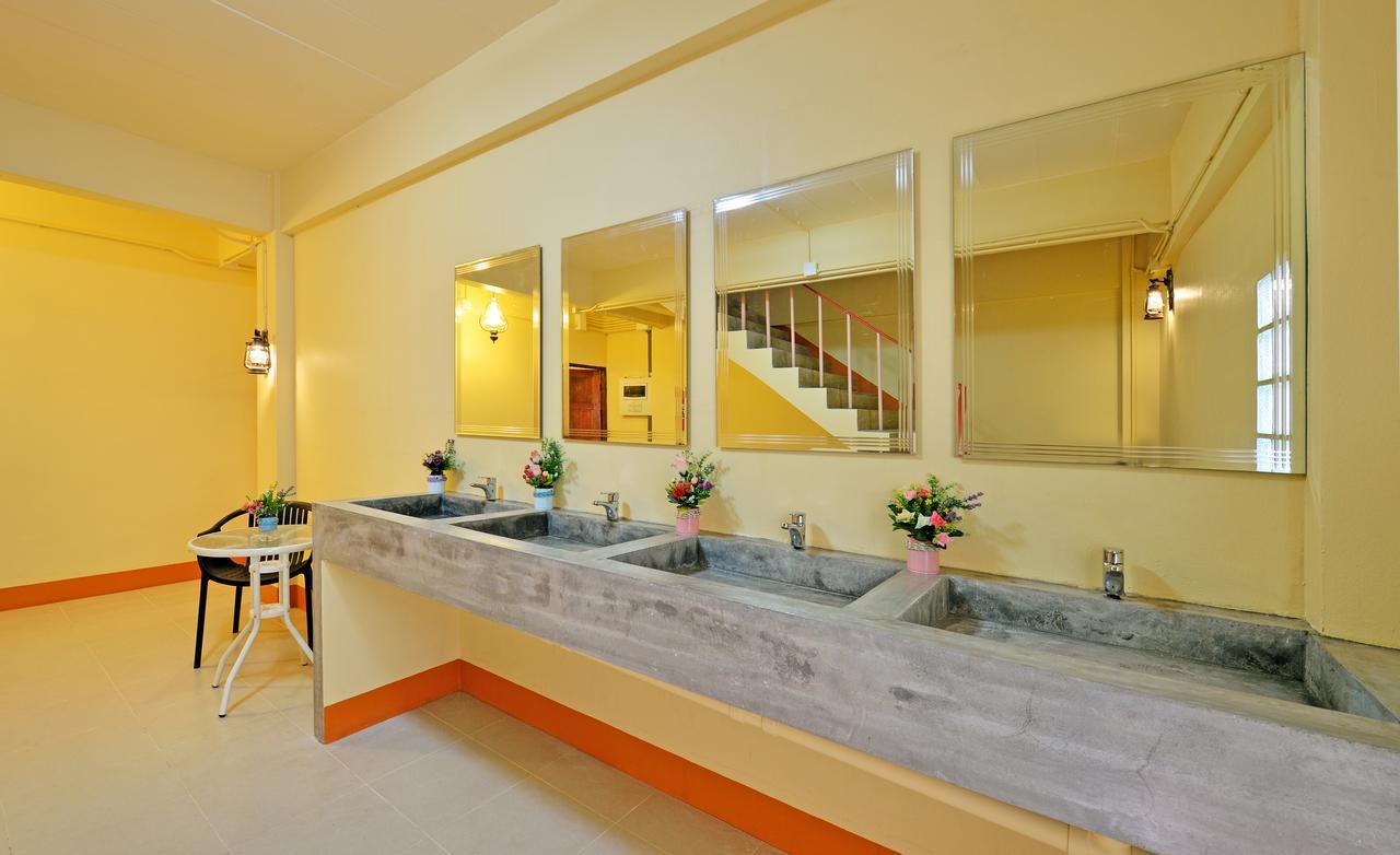 Chaofar De Hostel Krabi Bagian luar foto